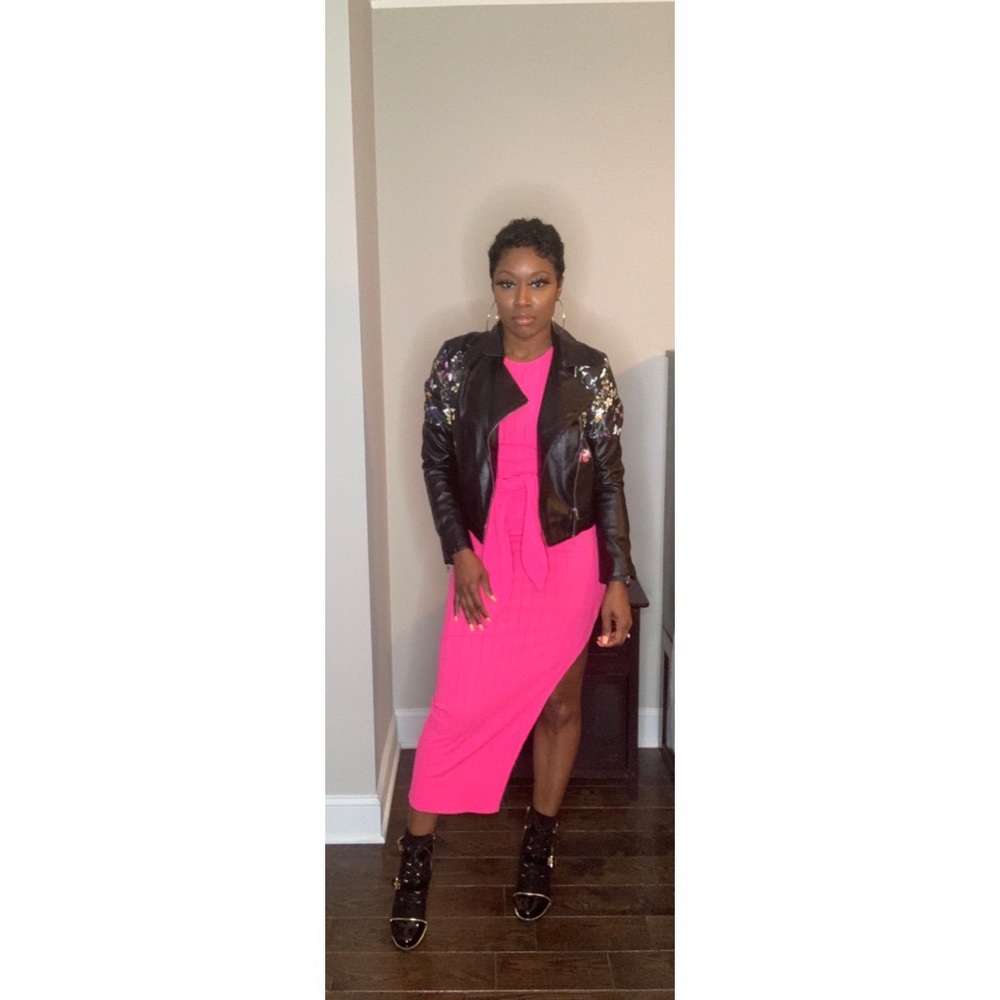 Bright pink maxi dress with side slit - Picture 3 of 4
